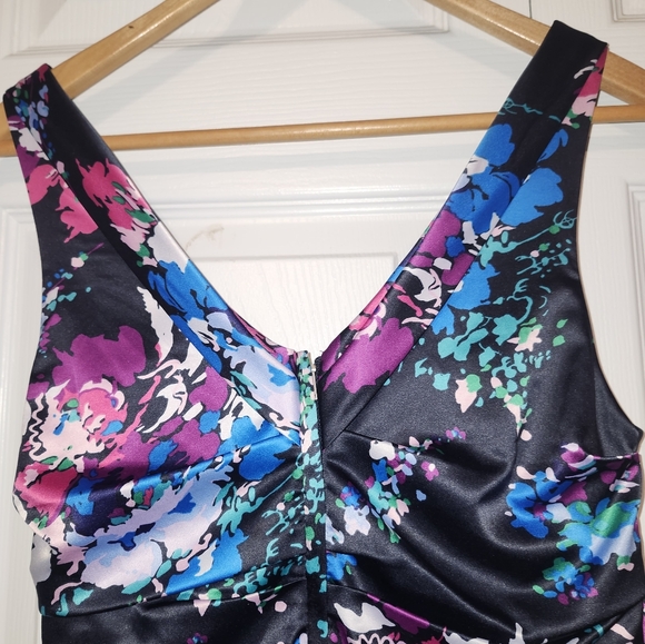 EXPRESS Foral Ruched Dress Size 6 - Picture 3 of 4